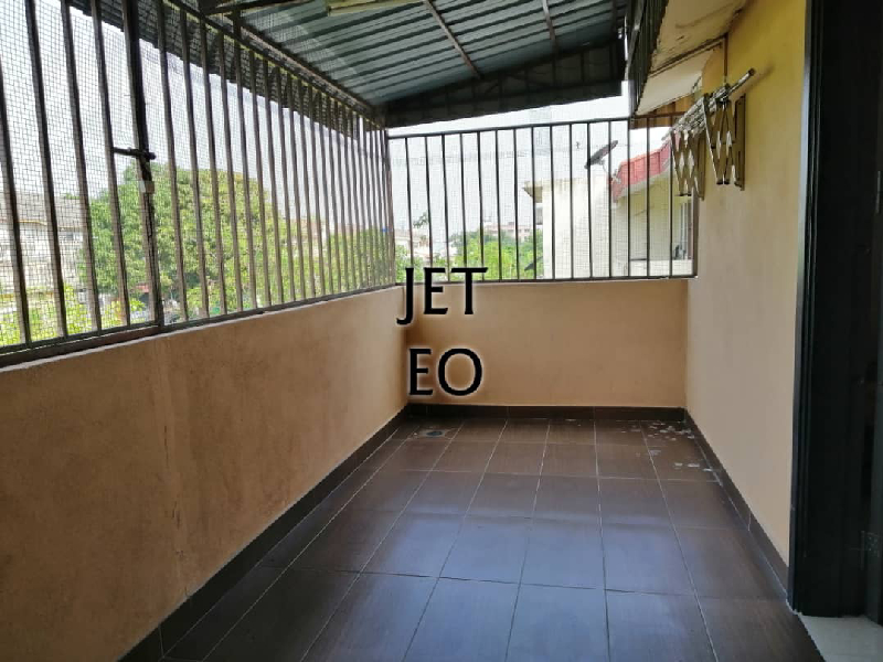 Palm Groove Klang Double Storey end lot 20x75 4room 3 bathBack kitchen 3ft spaceRenovated unitAuto G - photo 12
