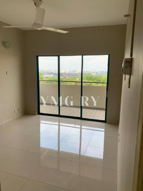 BBK Condominium Klang Size 910 sq ft Master bedroom with attached bathroom and one stand-alone bath - photo 2