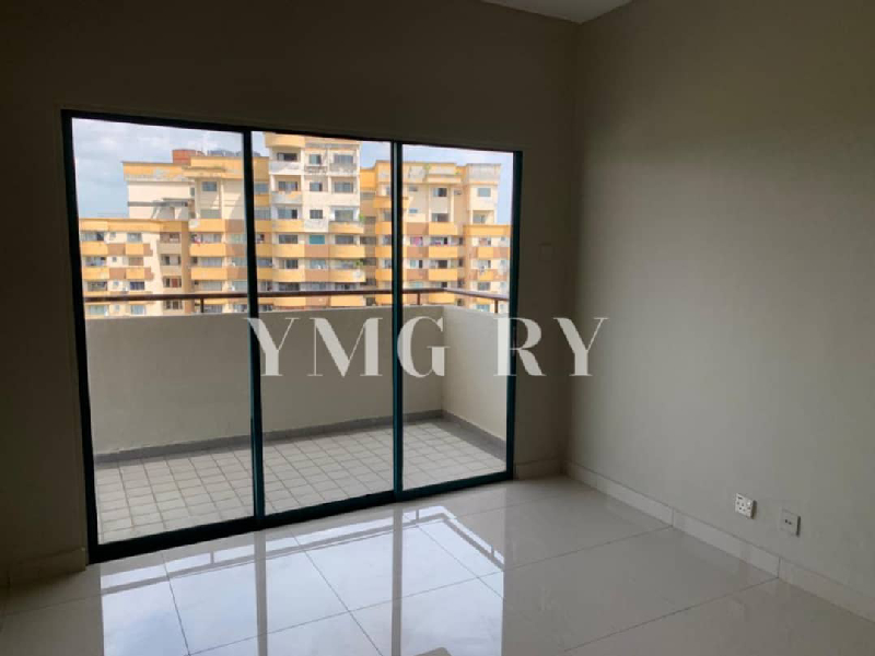 BBK Condominium Klang Size 910 sq ft Master bedroom with attached bathroom and one stand-alone bath - photo 3
