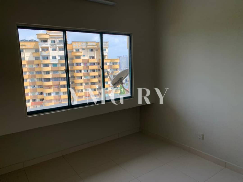 BBK Condominium Klang Size 910 sq ft Master bedroom with attached bathroom and one stand-alone bath - photo 5