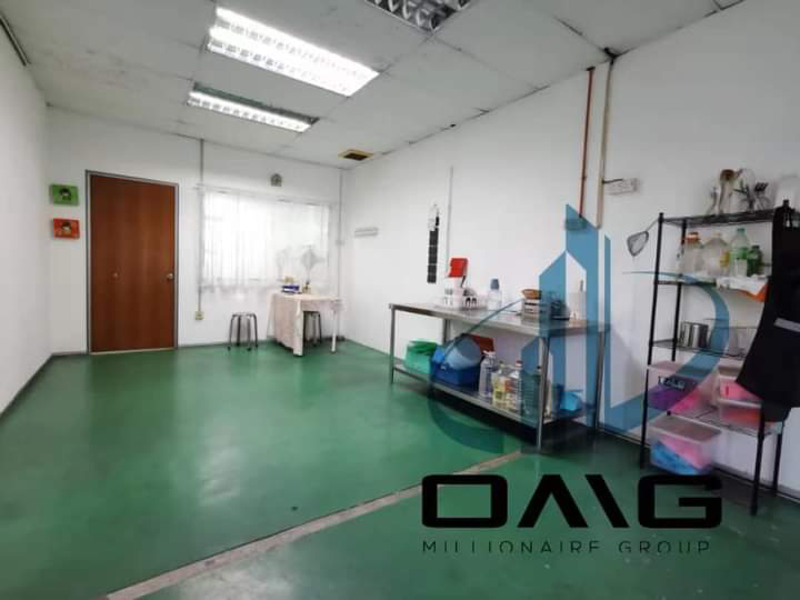 Taman Klang Utama 1.5 Storey Semi-D Factory For Sale  - photo 6