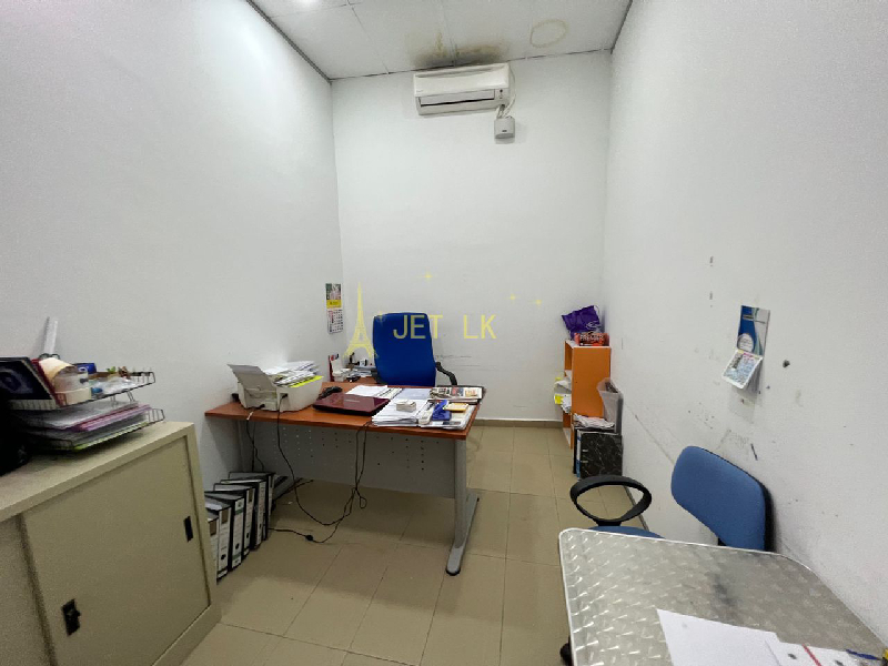 Parkland shoplot 1 floor office facing main road - photo 2
