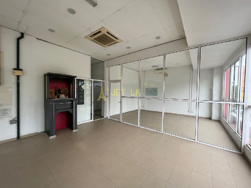 Parkland shoplot 1 floor office facing main road - photo 4