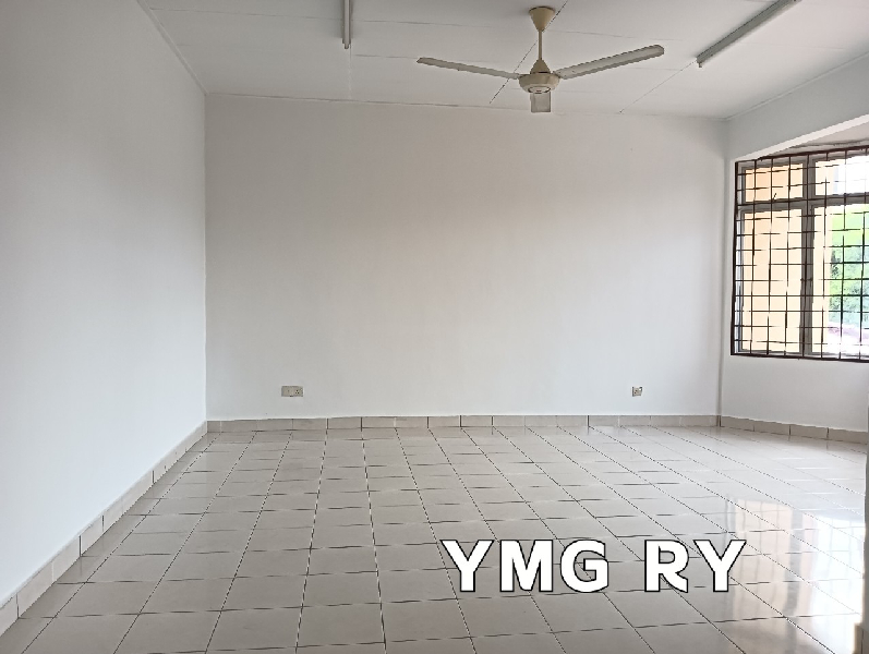 BANDAR BOTANIC BIDARA 2 STOREY 22X75 LAST ROW FACING NO HOUSE ALOT PARKING SPACE  - photo 4