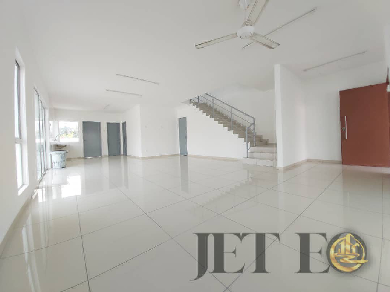 WTS *Jenjarom Tamera Corner Lot with Big Land* Double storey Corner lot 42x70 sqft 4room 3bath Guard - photo 3