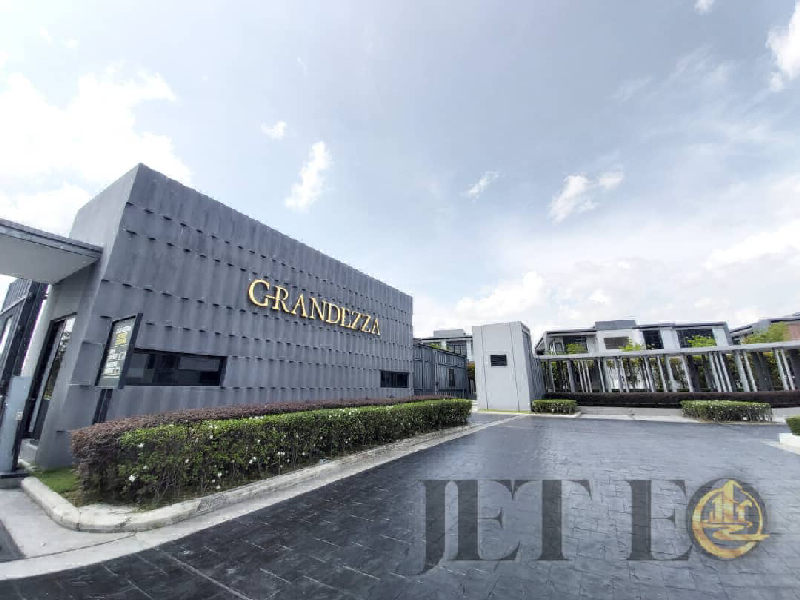*Renovated Unit*  *Grandezza Eco Sanctuary Type Torre Semi D Rimbayu*  - photo 4