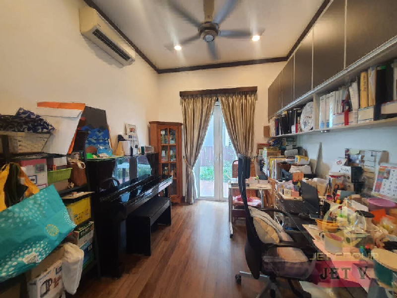 *WTS*Aman perdana klang Renovated spend 300k feesFacing open playground-Double Storey Bungalow-5 bed - photo 2