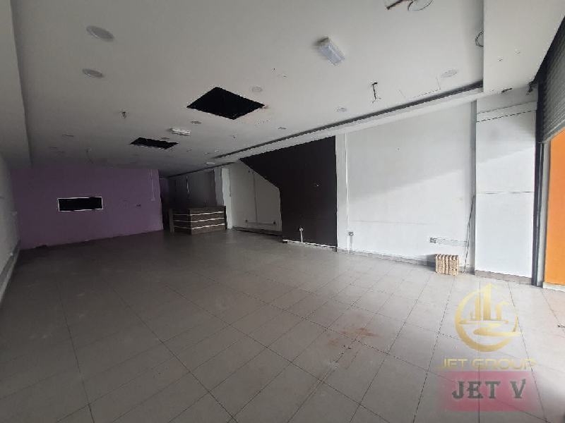 WTLBayu Tinggi Shoplot ground floorSize 22x70plaster Ceilingcashier counter1 partition room2 toilet  - photo 2