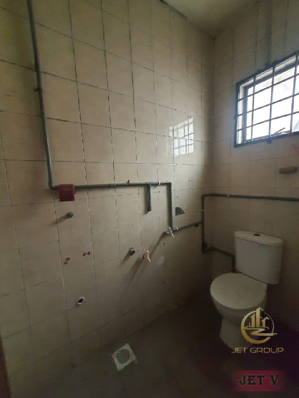 WTLBayu Tinggi Shoplot ground floorSize 22x70plaster Ceilingcashier counter1 partition room2 toilet  - photo 6
