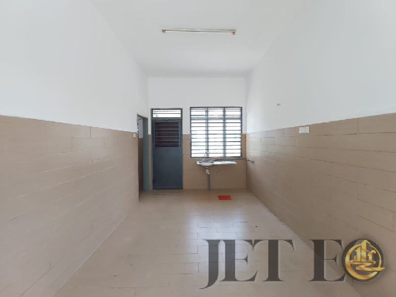 WTSTaman Langat Indah Corner Unit BantingNear Jenjarom AreaCorner unit FreeholdNon Bumi Lot4 room 3  - photo 5
