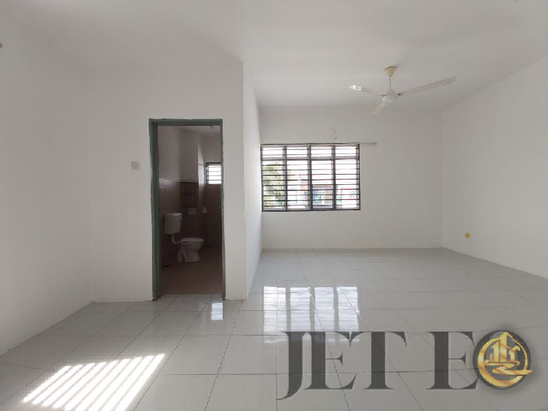 WTSTaman Langat Indah Corner Unit BantingNear Jenjarom AreaCorner unit FreeholdNon Bumi Lot4 room 3  - photo 8
