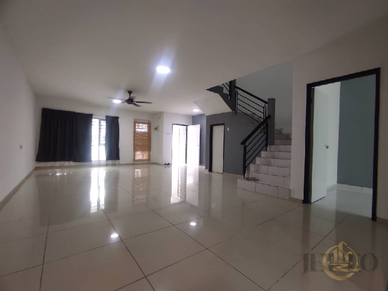 WTS Exclusive *Jenjarom Jaromas Zinnia*Freehold Unit 22x72.54 Bedrooms 3 Bathrooms Partially furnish - photo 2