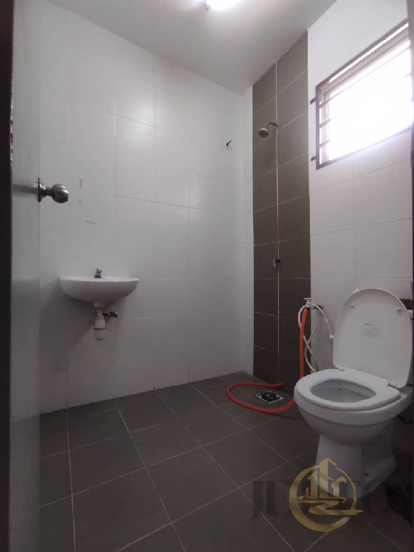 WTS Exclusive *Jenjarom Jaromas Zinnia*Freehold Unit 22x72.54 Bedrooms 3 Bathrooms Partially furnish - photo 4