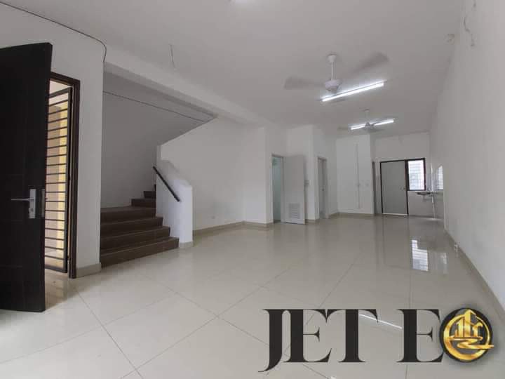lFOR RENTLimited Market Rental Price Bandar Banting Mahkota 2sty Guarded AreaDouble storey20x70 sqft - photo 2