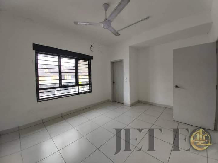 lFOR RENTLimited Market Rental Price Bandar Banting Mahkota 2sty Guarded AreaDouble storey20x70 sqft - photo 5