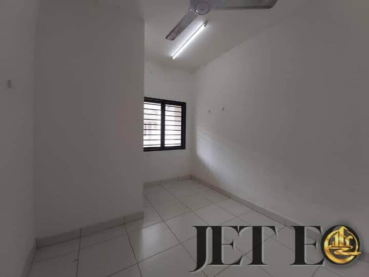 lFOR RENTLimited Market Rental Price Bandar Banting Mahkota 2sty Guarded AreaDouble storey20x70 sqft - photo 6