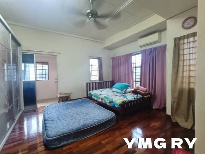for saleBandar botanic angsanaKlang Double storey Endlot 20x75 + 25 ft land 4 bedroom3 bathroom Reno - photo 4