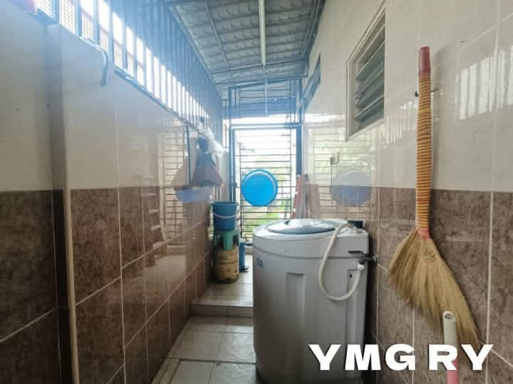 for saleBandar botanic angsanaKlang Double storey Endlot 20x75 + 25 ft land 4 bedroom3 bathroom Reno - photo 5