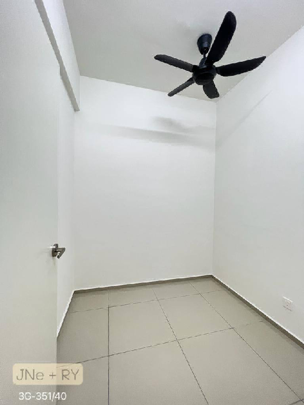 Gravit 8 partially furnished 1900 Andaman klang  - photo 7