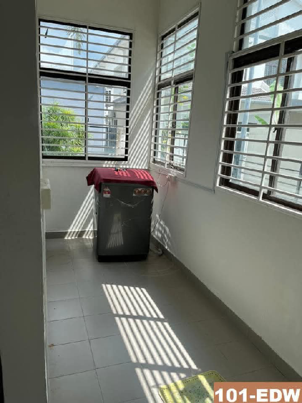 Good condition Biggest House Bukit Raja Fuego Partially furnished  - photo 6