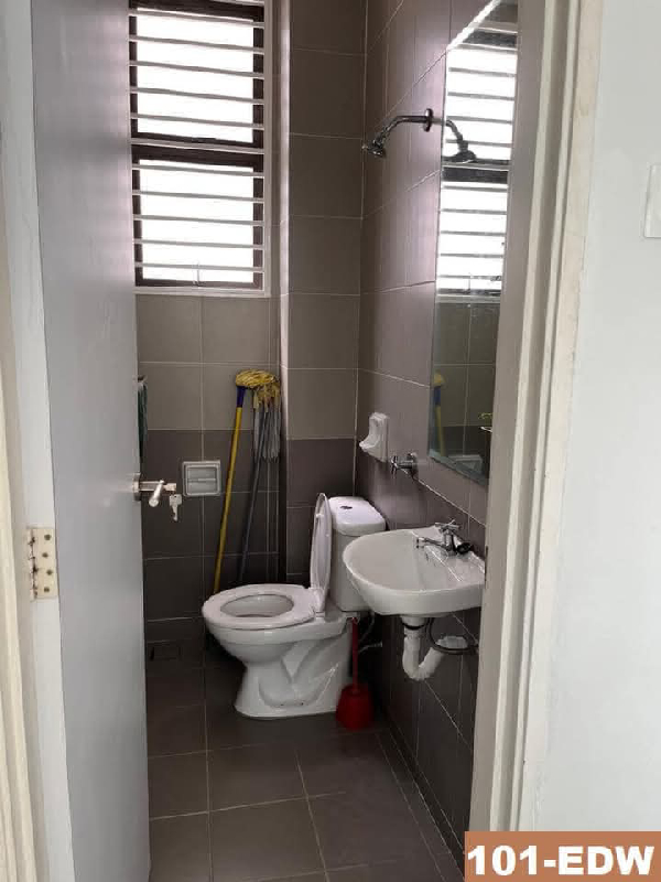 Good condition Biggest House Bukit Raja Fuego Partially furnished  - photo 11