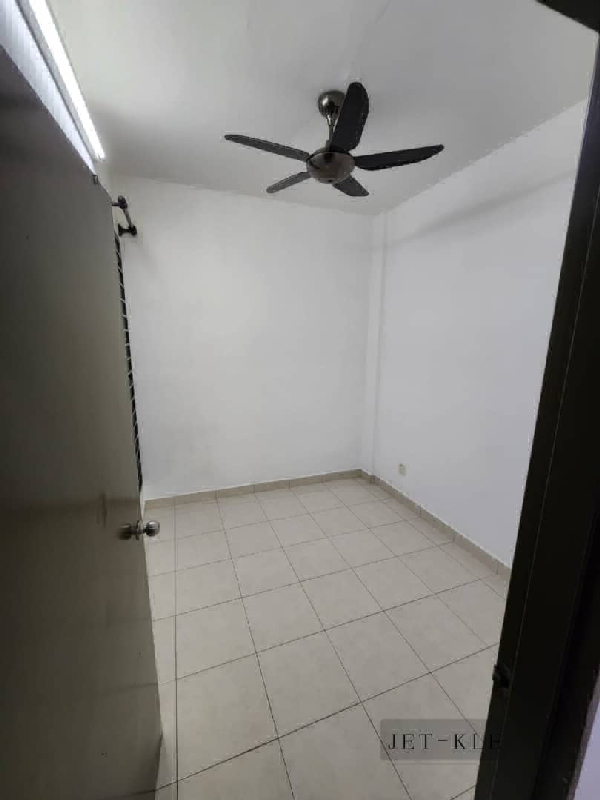 Cheapest unit Orchis Apartment!! kitchen cabinet  - photo 3