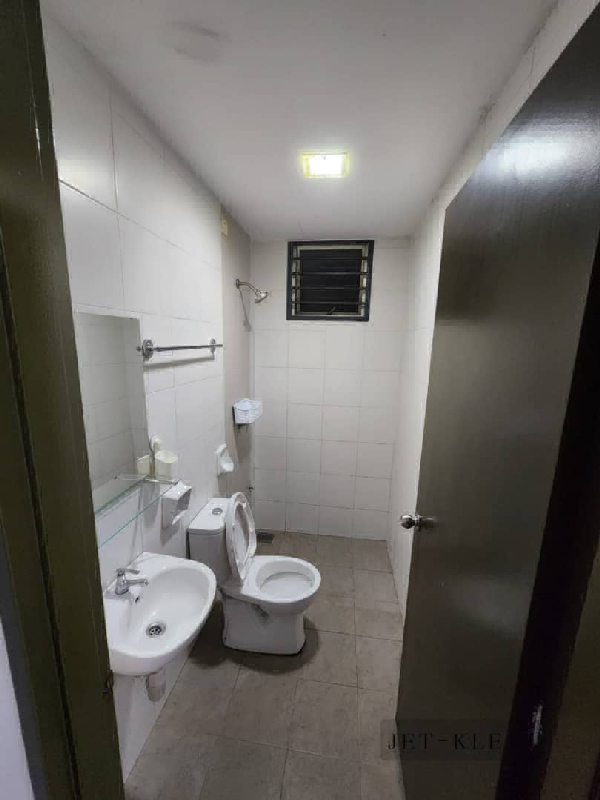 Cheapest unit Orchis Apartment!! kitchen cabinet  - photo 4