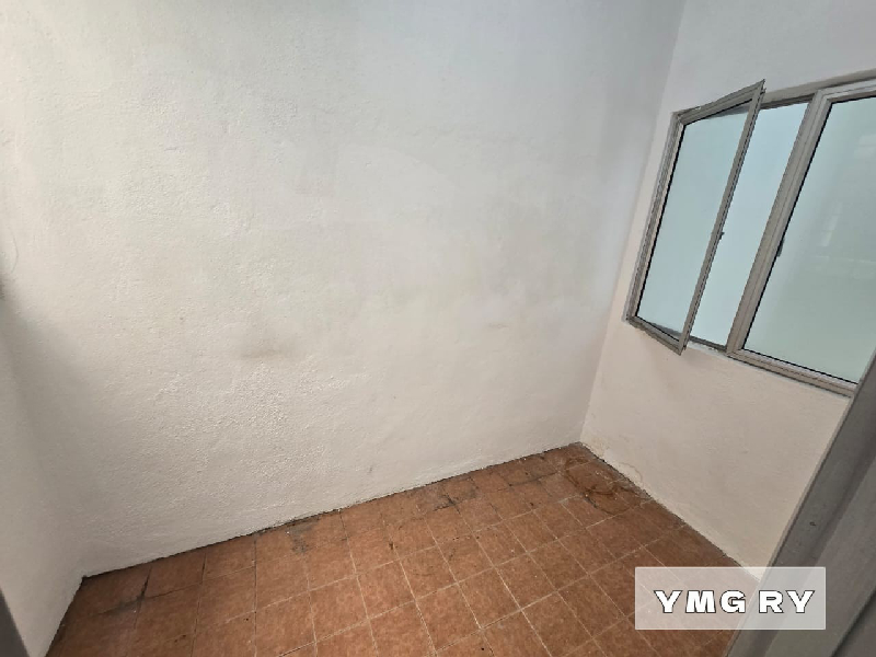 Partially furnished Apartment Bayu Villa Bayu Perdana Klang 3 bedroom - photo 5
