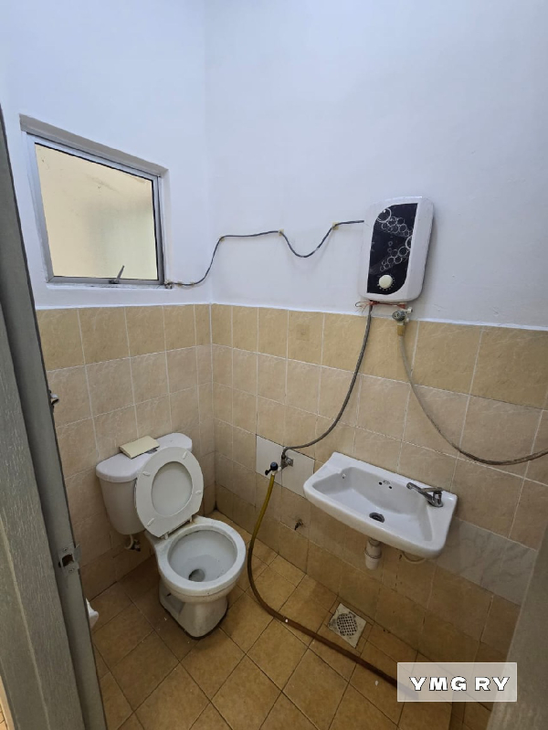 Partially furnished Apartment Bayu Villa Bayu Perdana Klang 3 bedroom - photo 6