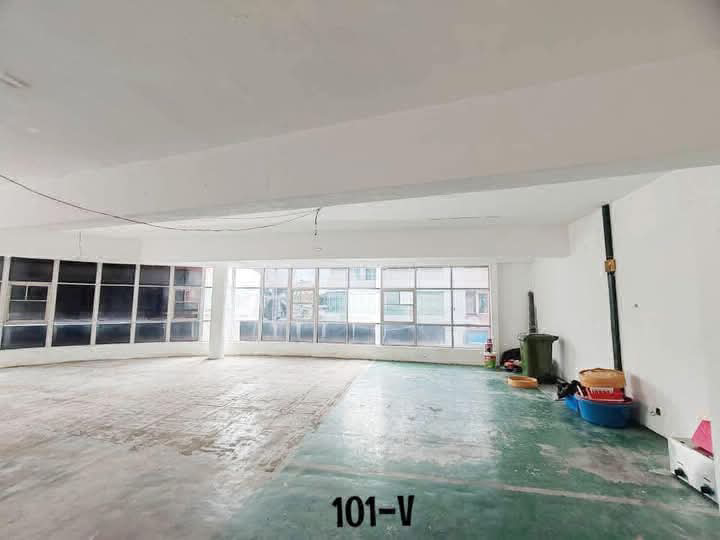 Bandar Bukit Tinggi 1, Klang 1st Floor Corner Shoplot for Rent 35x75 - photo 2