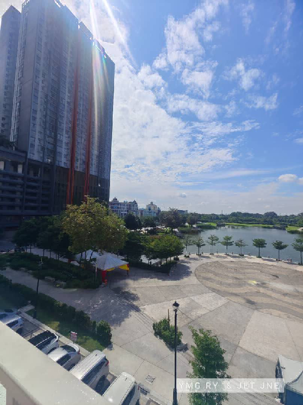 The Tresor Gravit8 Parkhome Part Furnish Aircond Biggest Balcony Brand New Unit lake view (G1) - photo 3