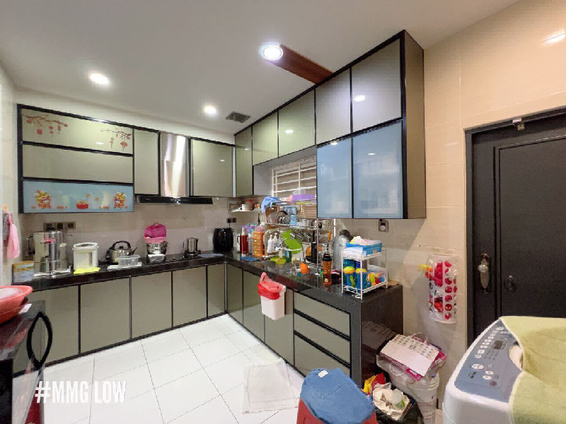 Bandar botanic Renovated New Taman Good condition 20x70 double storey house ( Y81 ) - photo 2