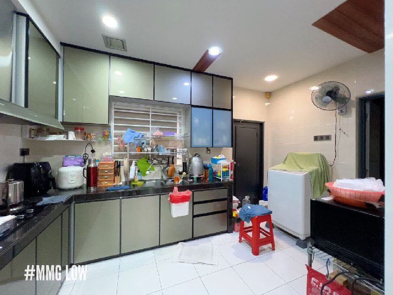 Bandar botanic Renovated New Taman Good condition 20x70 double storey house ( Y81 ) - photo 3