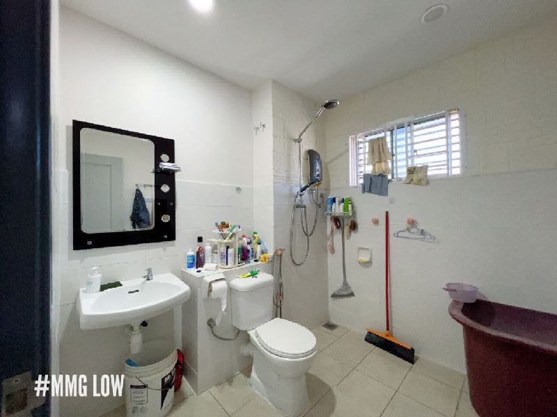 Bandar botanic Renovated New Taman Good condition 20x70 double storey house ( Y81 ) - photo 8