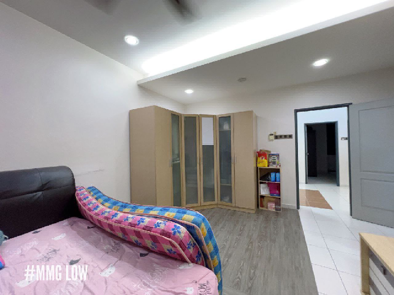 Bandar botanic Renovated New Taman Good condition 20x70 double storey house ( Y81 ) - photo 10