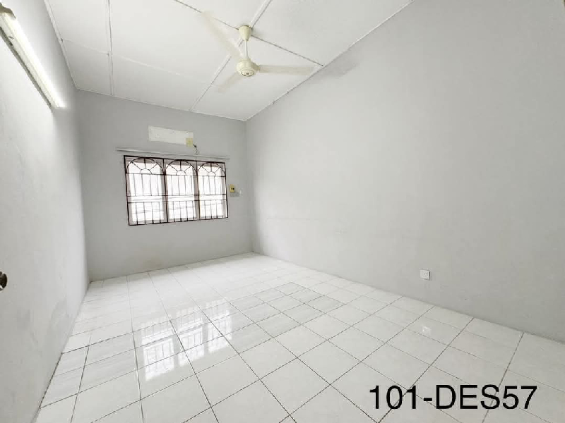 Y215. Klang Bayu perdana below value 20x75 double storey Extend up down !! - photo 6