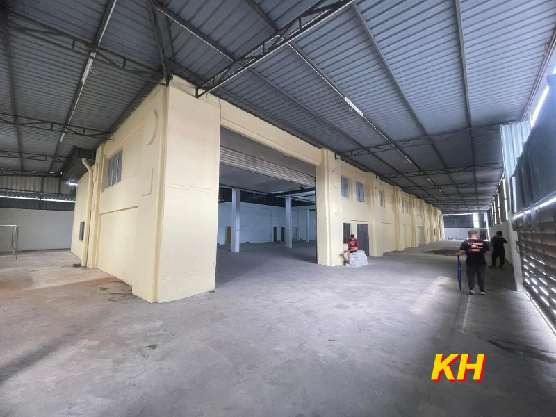 Pandamaran Port Klang1.5 Storey Semi D Factory Warehouse For RentLand Area : 8600 sqftBuilt Up Facto - photo 2