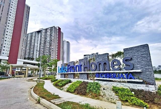 Pr1ma Lakefront Homes