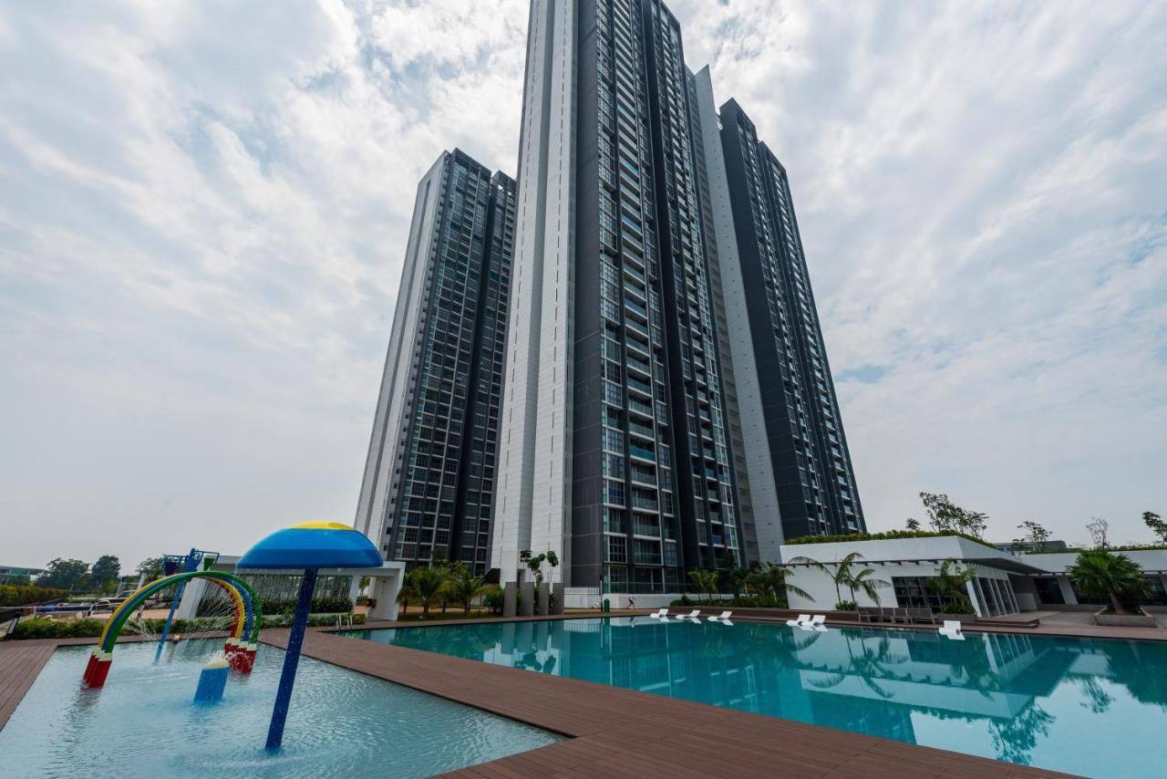 Lakefront Residence - photo 3