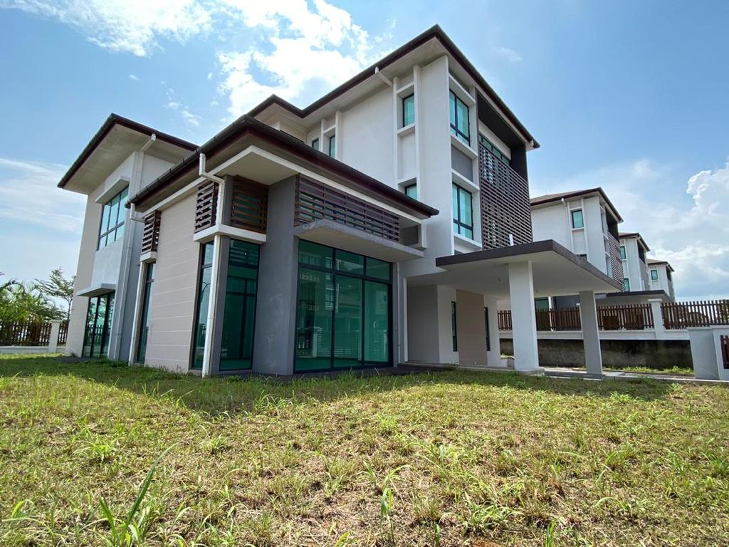 3 Storey Bungalow For Sale at Subang Bestari - photo 6