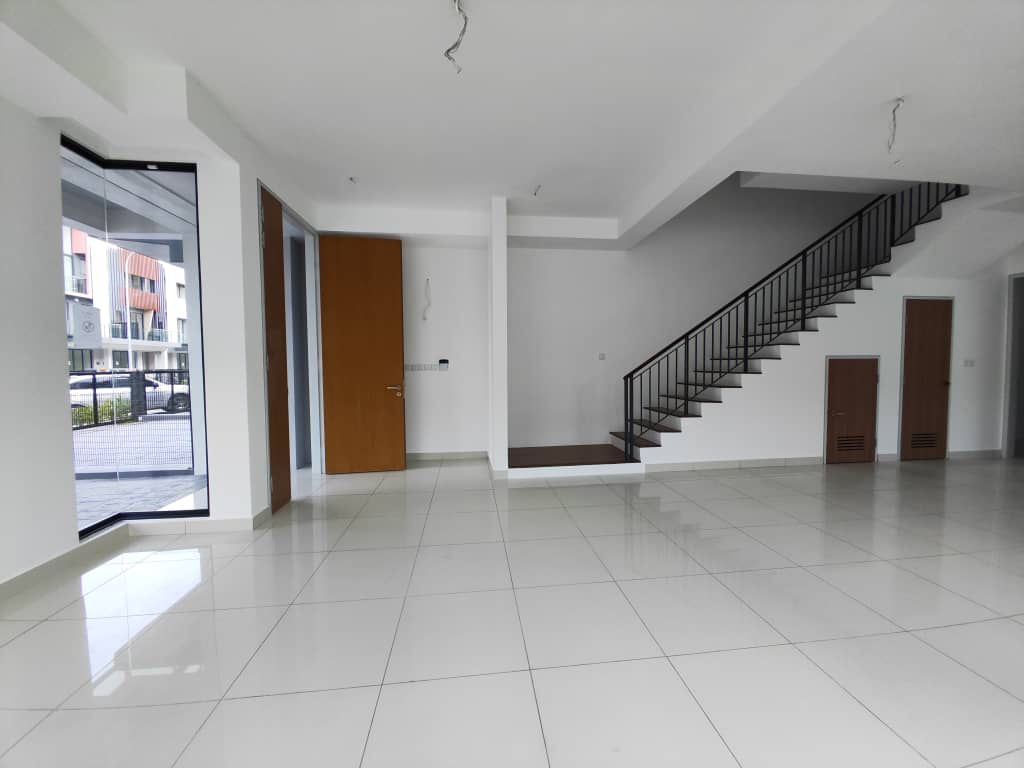 Triple Storey Terrace House For Sale at Puchong - photo 2