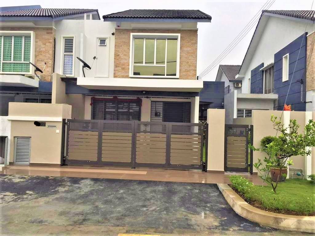 End Lot Renovated 2 Storey Taman Lestari Putra - photo 1