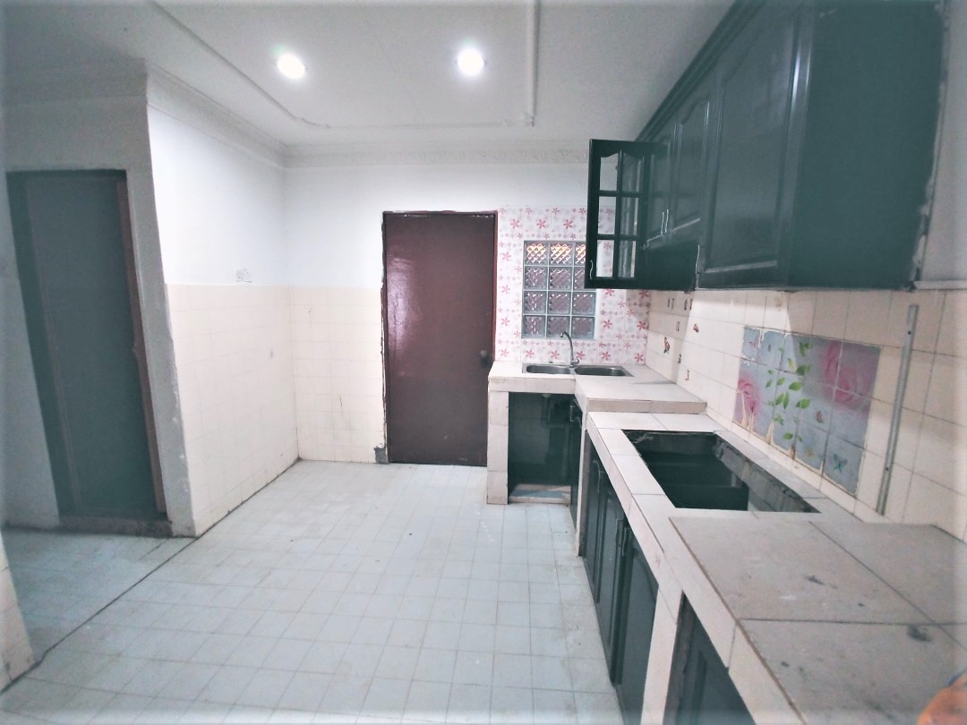 Renovated Freehold 2 Stry Taman Alam Nyata Sek 36 - photo 5