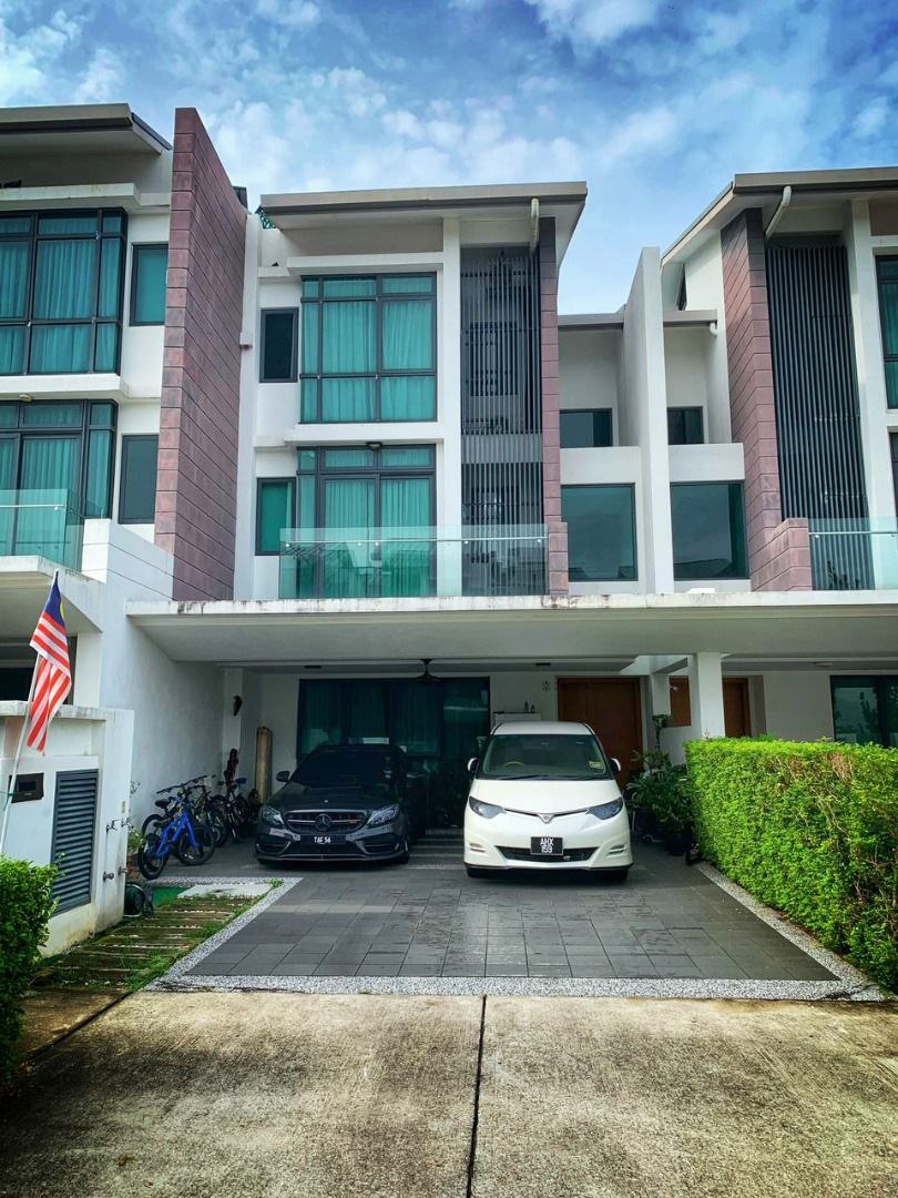3 storey Superlink House Sejati Residence