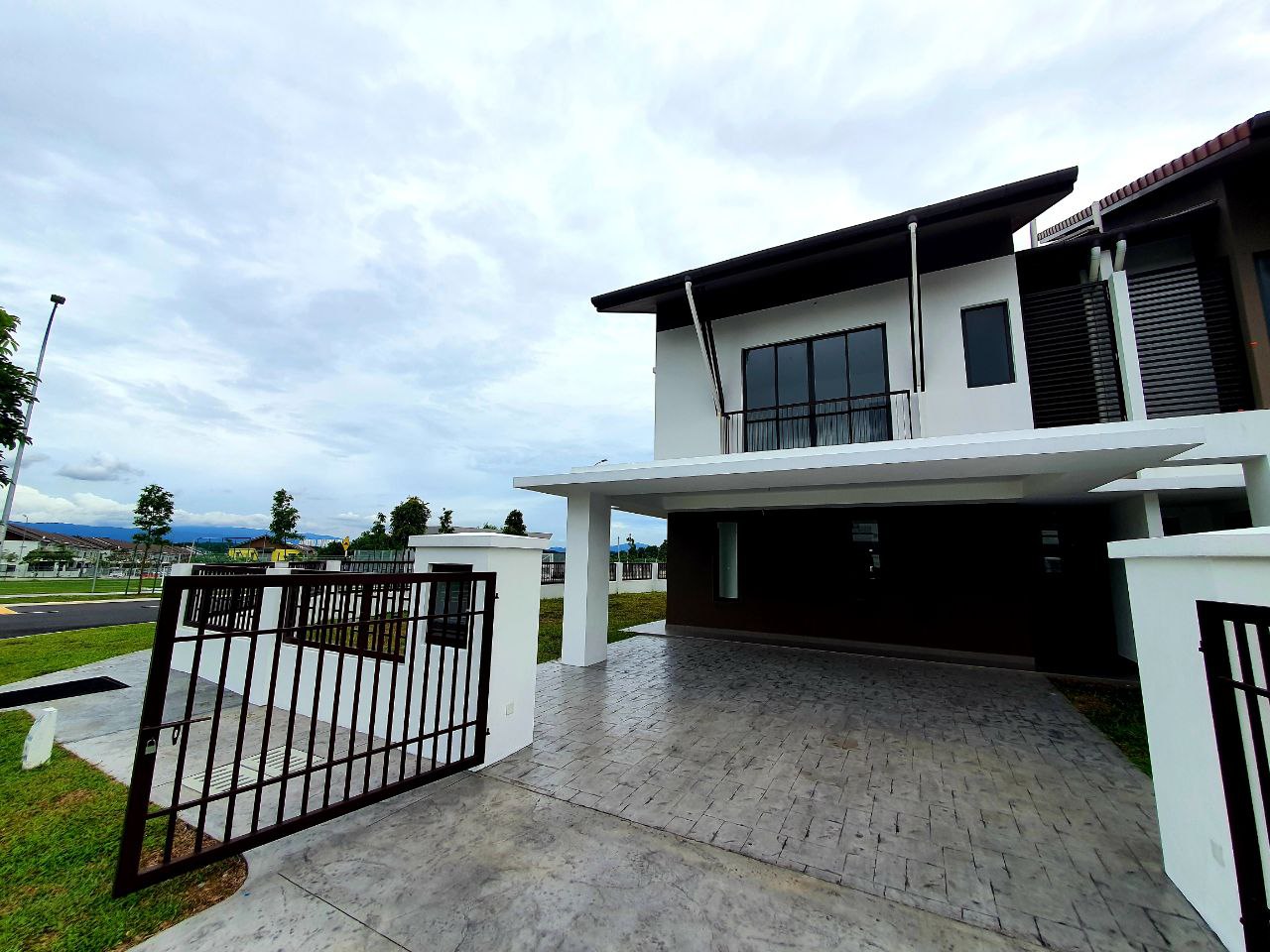 Corner Lot 2 Storey Superlink House Serene Heights - photo 1