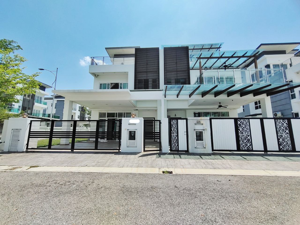 CORNER LOT 3 Storey Semi-D, Suria Villa Kajang