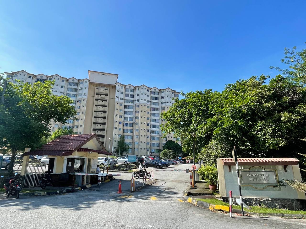 Merak Apartment , Bandar Kinrara, Puchong - photo 1