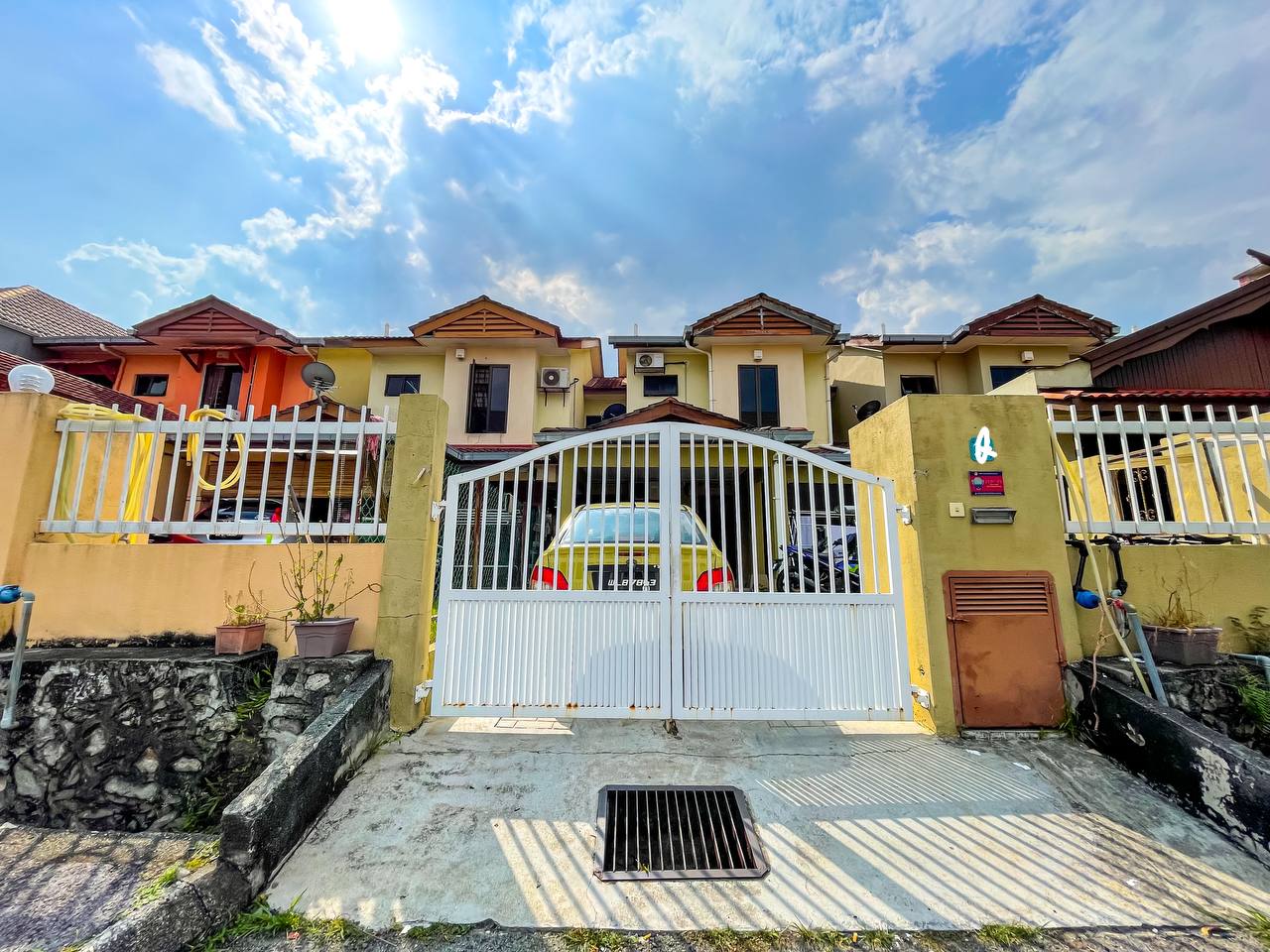 2 Storey Jalan Suakasih, Bandar Tun Hussein Onn