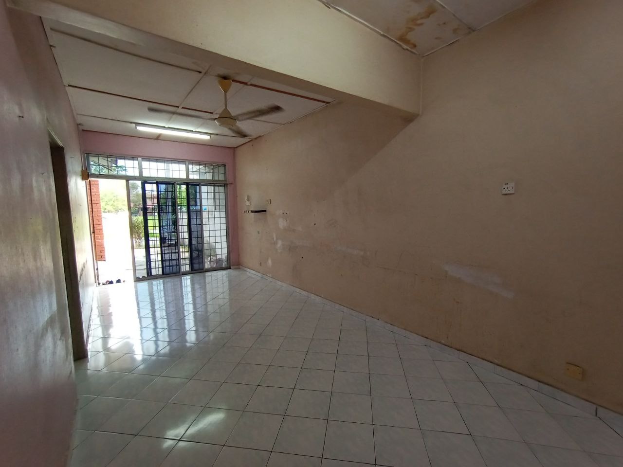 Single Storey Terrace, Bandar Rinching, Seksyen 5 - photo 3