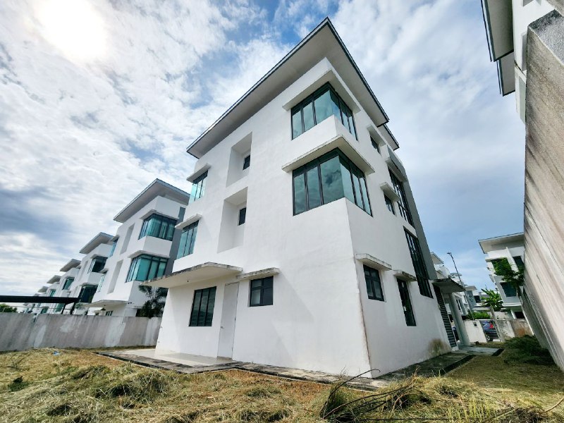 3 Storey Bungalow House Lambaian Residence Bangi